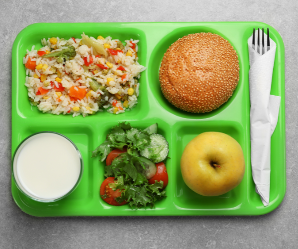 อาหารกลางวันโรงเรียน